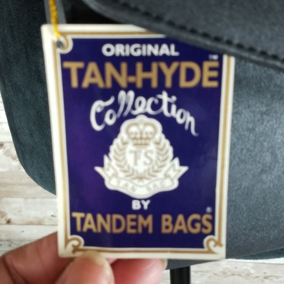 NWT, Tan-Hyde Collection, by Tandem Bags, black. Great For 9- 10" Tablet. - Picture 5 of 6